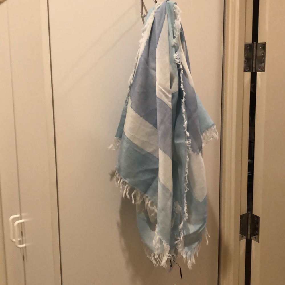 EILEEN Fisher scarf